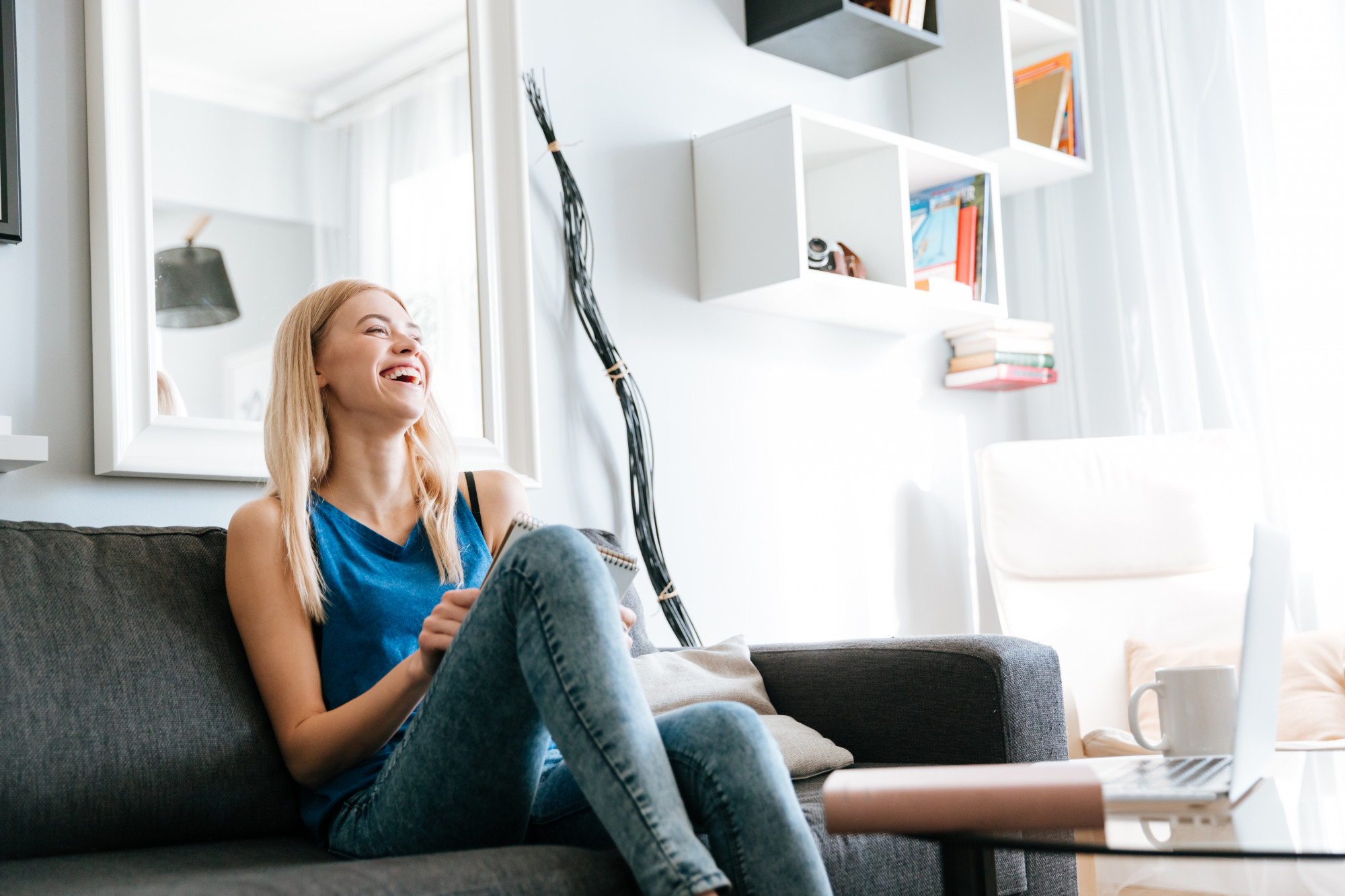 Сміх крізь сльози. Чому ми жартуємо під час стресу